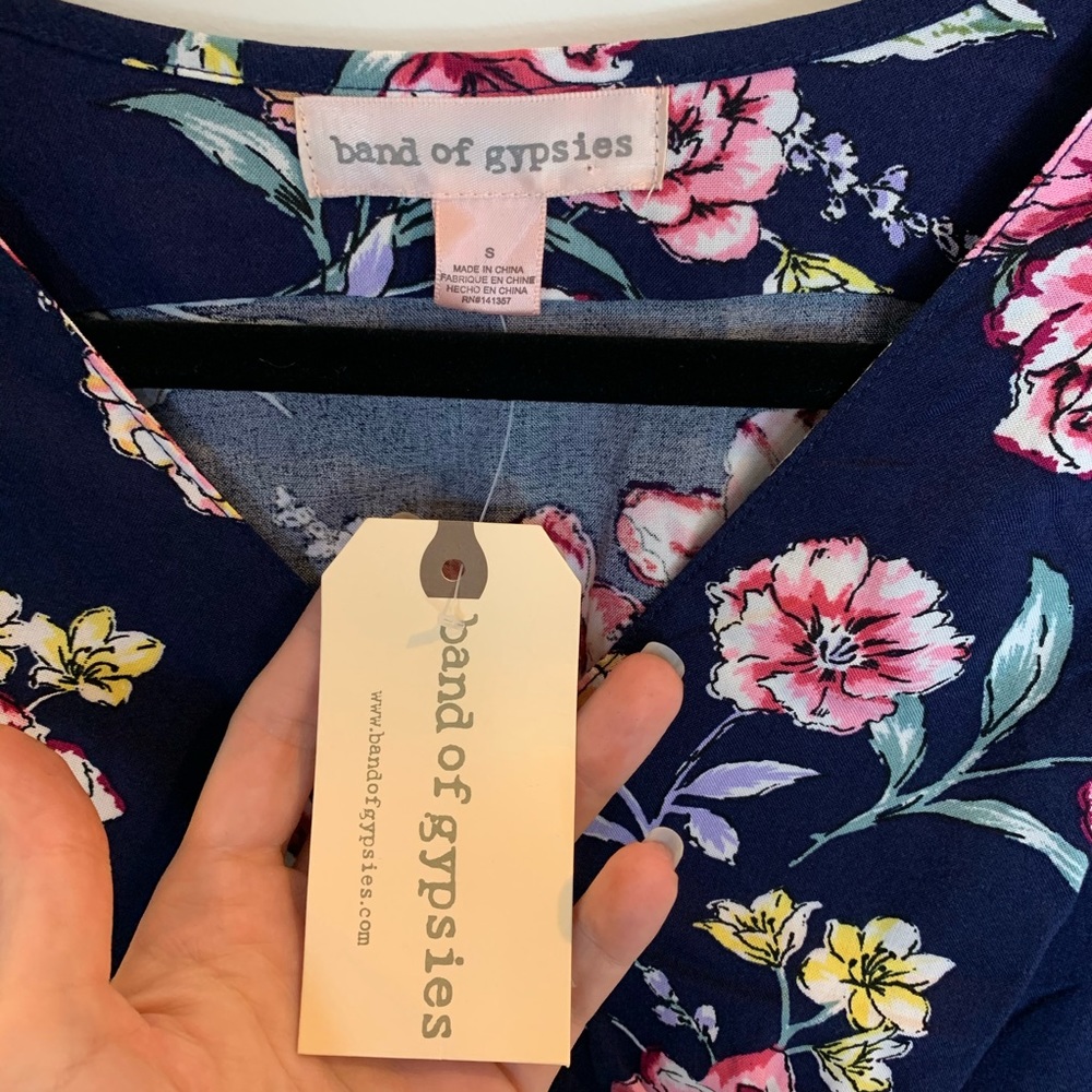 Band Of Gypsies Navy Floral Print Short Sleeve Mini Dress Size S NWT Whimsy Boho - Picture 4 of 9